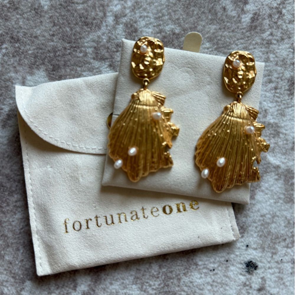 Fortunate One | Gold Shell Earrings